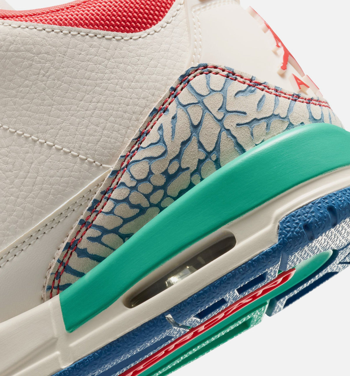 Air Jordan 3 Retro Play Your Way – Grade School Lifestyle Shoe in Chalk/Track Red/True Blue/Kinetic Green