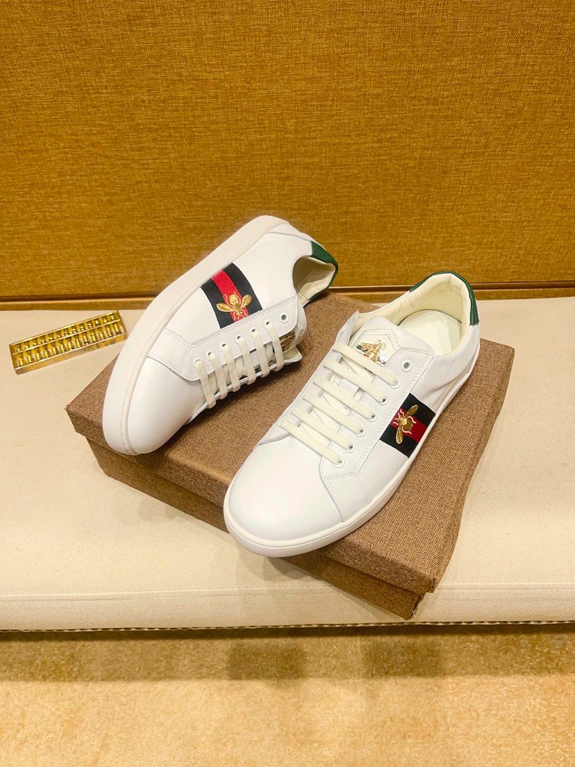 Men's White Stripe Low-Top Sneakers