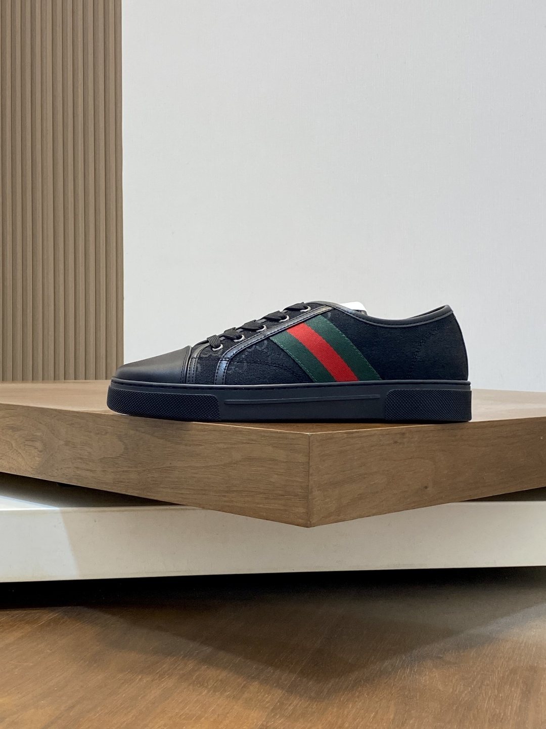 Gucci Black Green-Red Stripe Sneakers