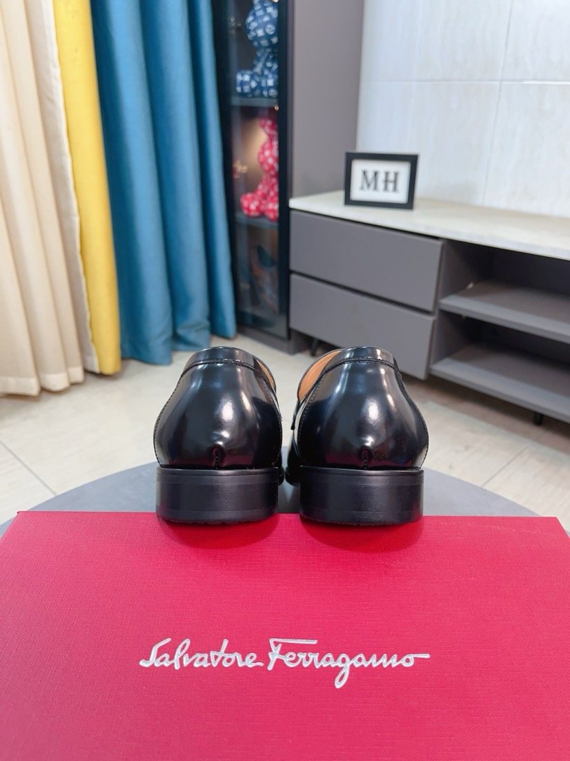 Ferragamo Black Hardware Loafers