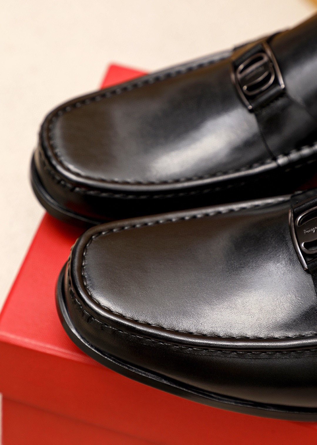 Ferragamo Men's Black Buckle Loafers - Metal Buckle Detail