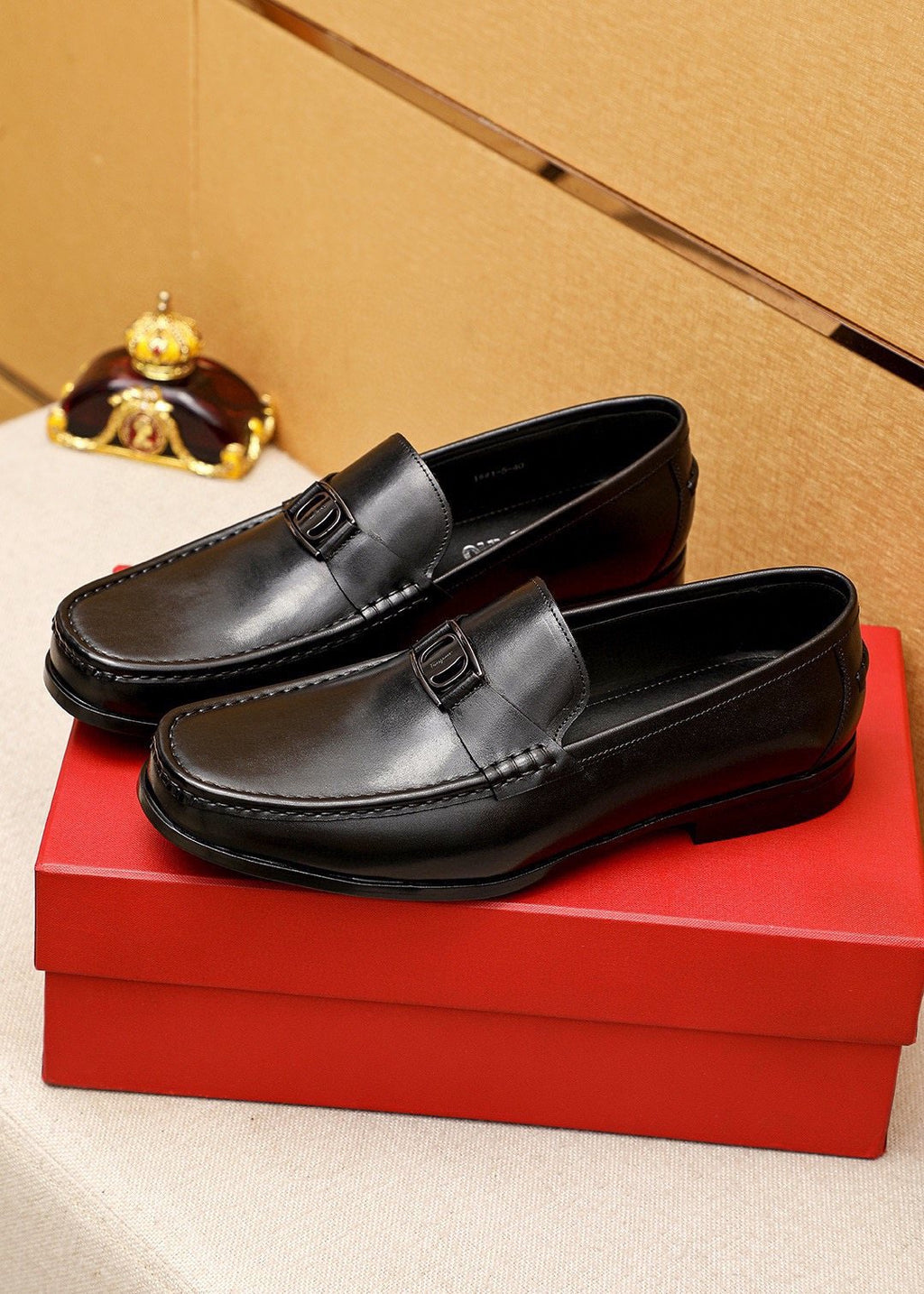 Ferragamo Men's Black Buckle Loafers - Metal Buckle Detail