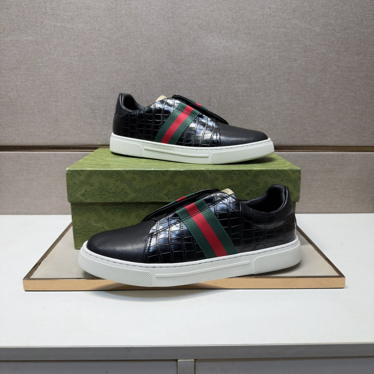 Gucci Green and Red Stripe Low-Top Sneakers