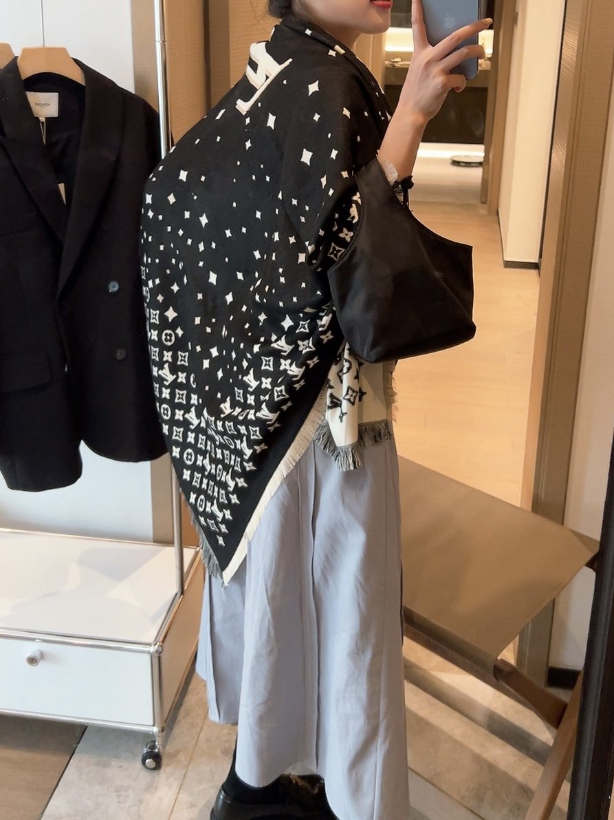 Louis Vuitton Starry Monogram Fringed Wrap