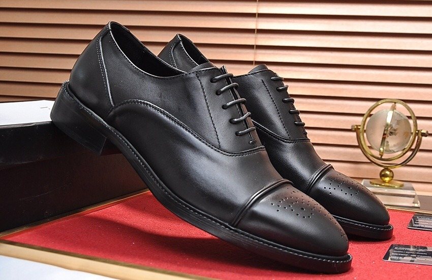 Gucci Men's Closed-Lace Dress Shoes
